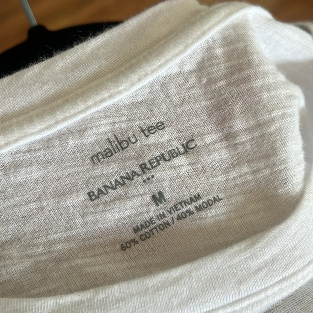 New! Banana Republic Malibu Tee - Picture 3 of 3
